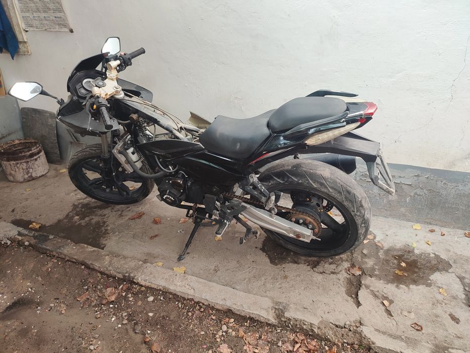 Мотоцикл Kavasaki. 250c. В среднем состоянии.