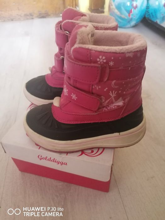 Детски-бебешки ботушки.  Много топли и запазени