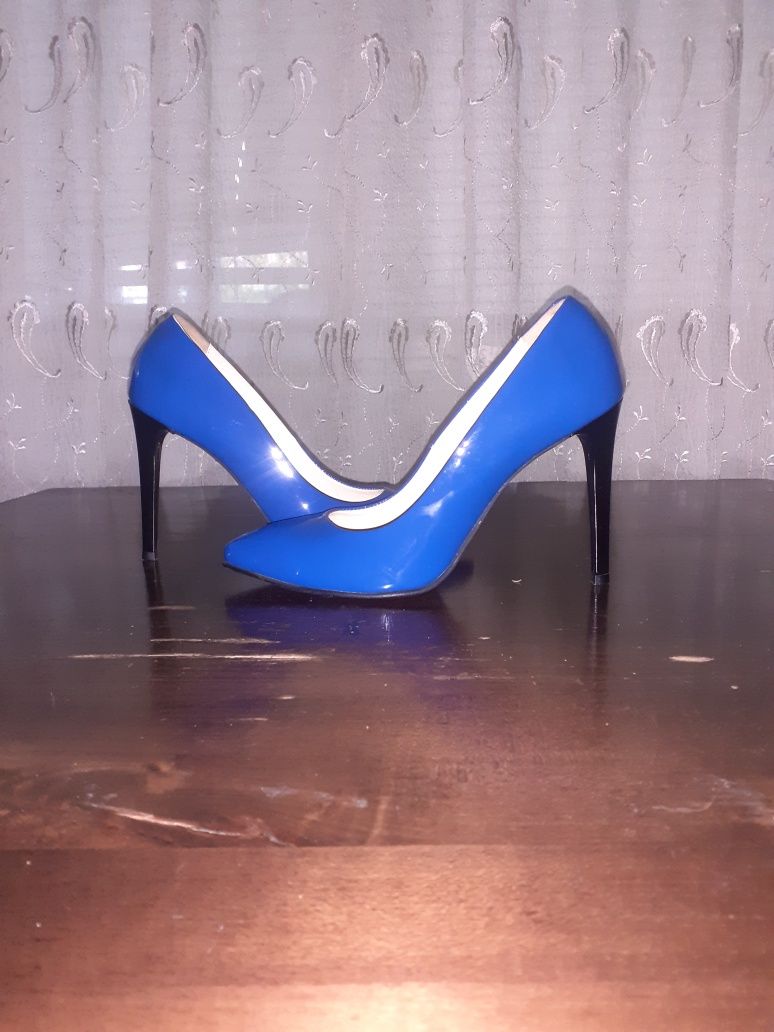 Pantofi stiletto, albastru