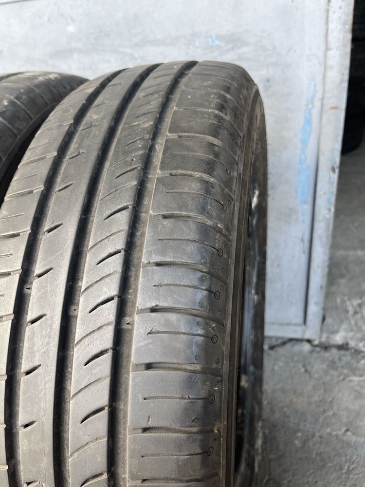 2 бр. летни гуми 185/65/15 Kumho DOT 0523 6+ mm