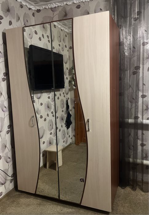 Продам Шкаф в спальню
