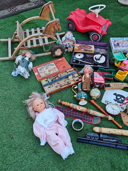 Lot de antichități și obiecte vechi din perioada comunismului,rarități