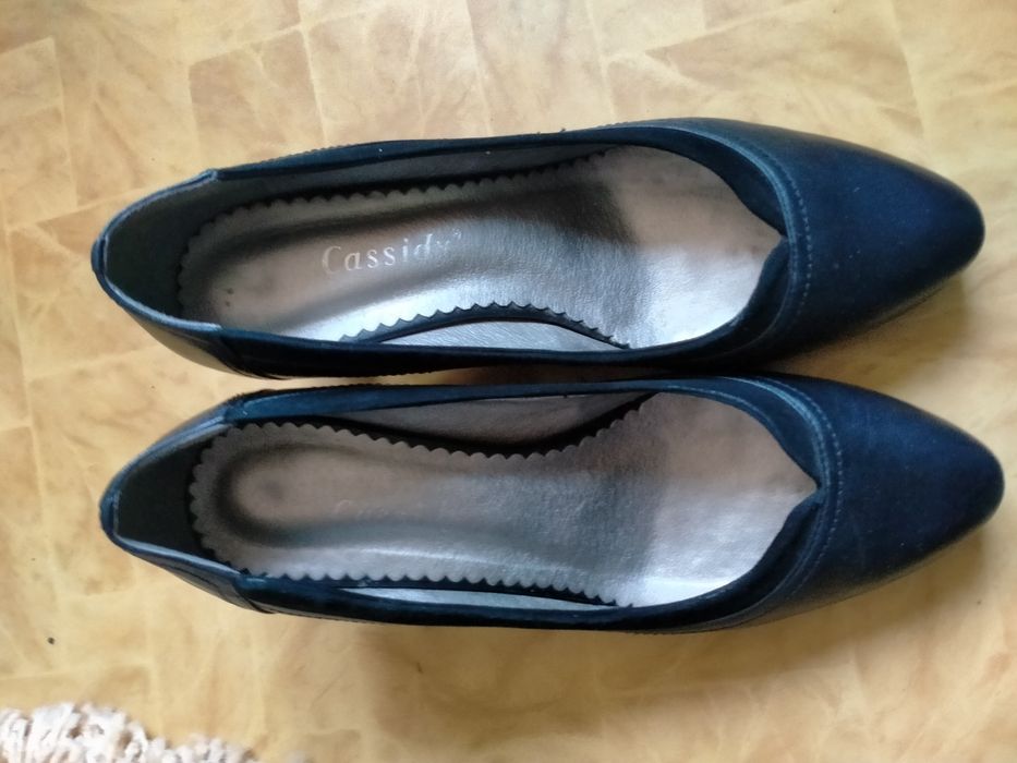 Продам женскую обувь