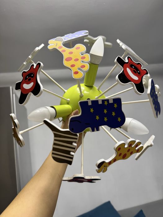 Lustra cu animalute pentru camera copil