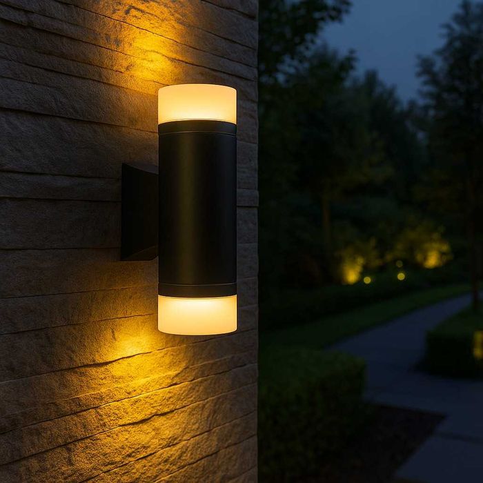 Стенна лампа LUNA LIGHTING – уютна топла светлина за вход и фасада