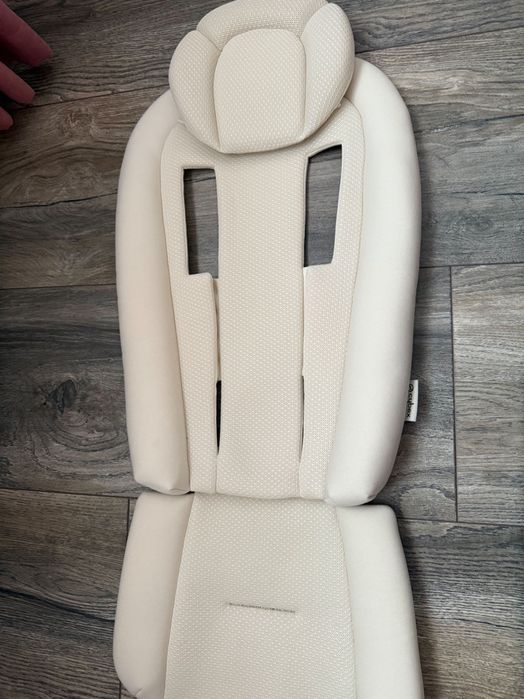 Продавам подложка за новородено за количка  Cybex newborn nest