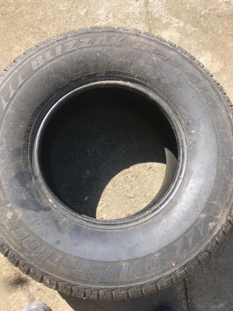 Anvelope Bridgestone Blizzak 265/70/15