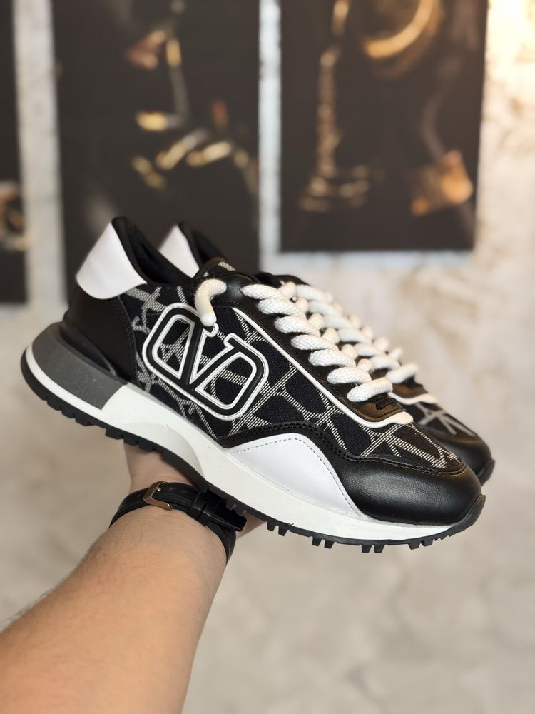 Adidasi Barbati VLTN0 True Act Black & White!