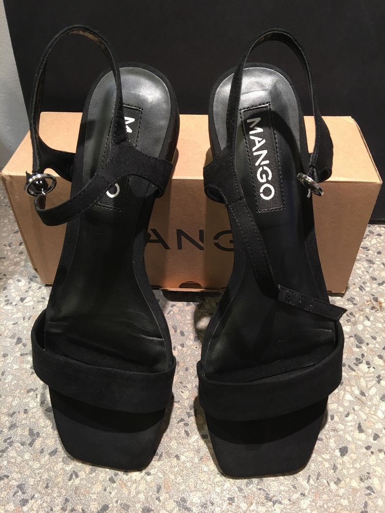 Черни сандали на “Mango”