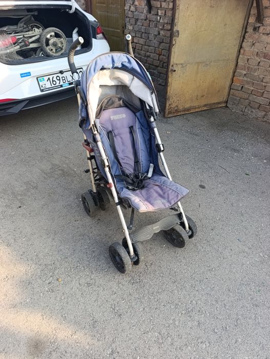 Продам прогулочную коляску