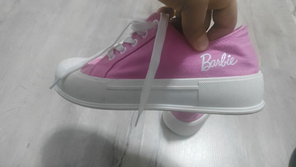 Papuci Barbie tip slide on, roz si alb.