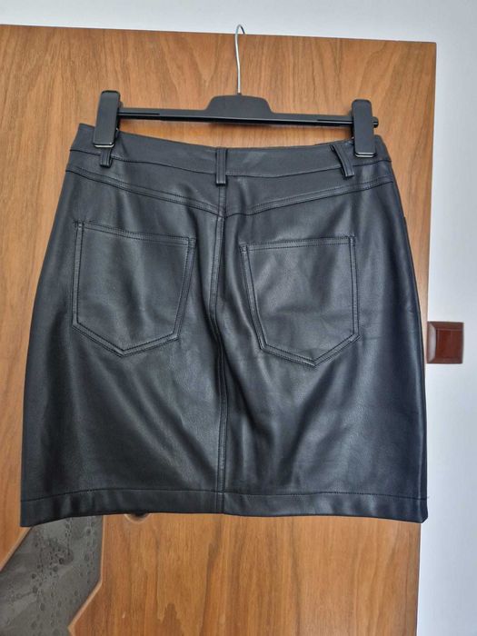 Fusta neagra de piele, marimea 40