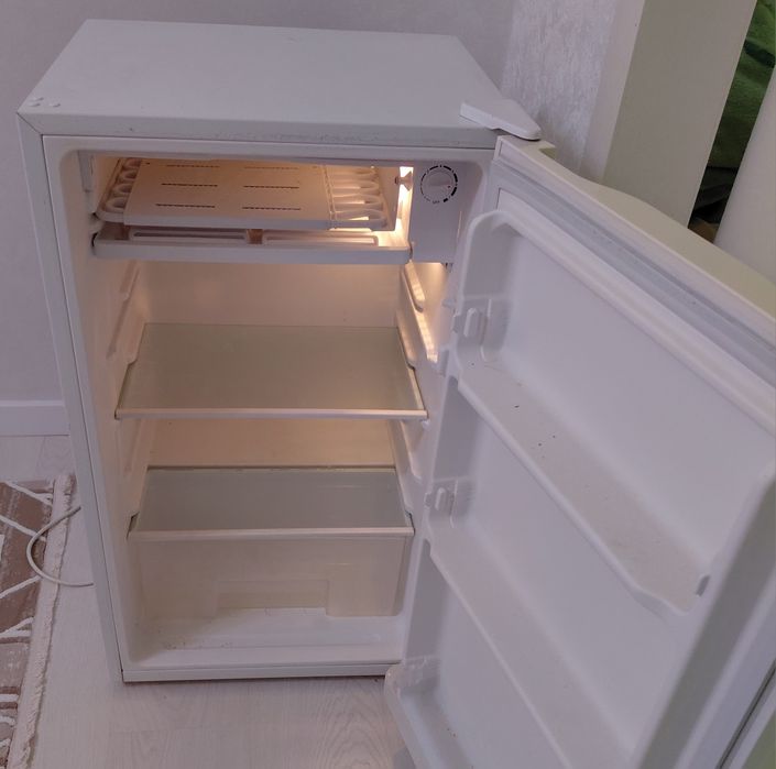 Продам холодильник офисный