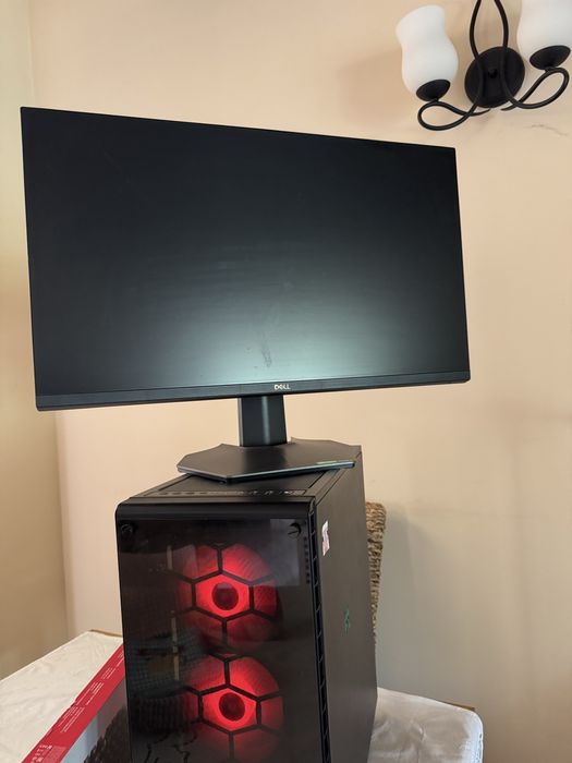 Le dau si separat : Pc gaming impreuna cu monitor si tastatura