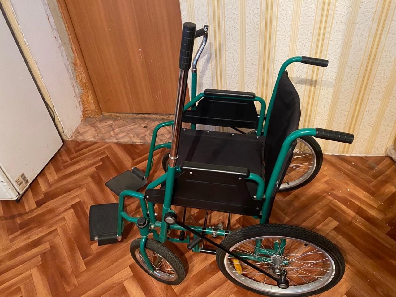 Продам инвалидную коляску
