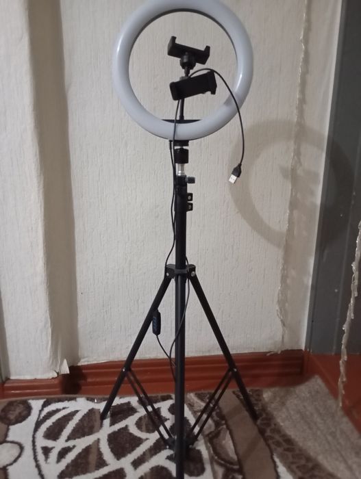 Продам кольцевую лампу с свези ненужности