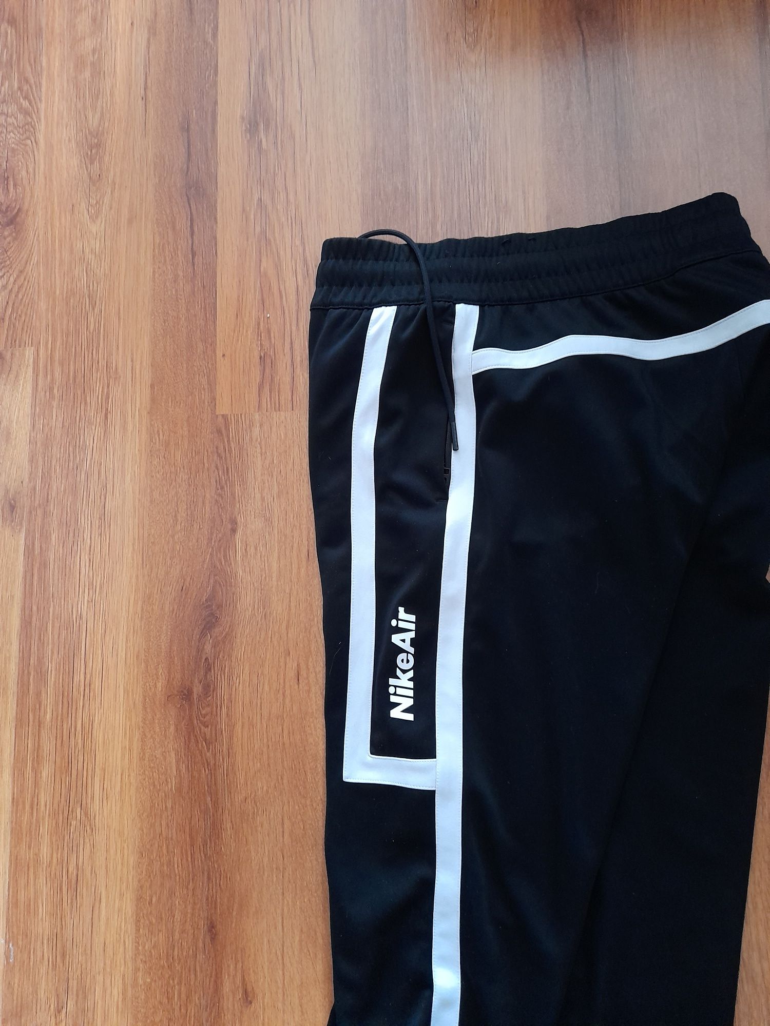 Nike Air мъжко долнище M- L размер.