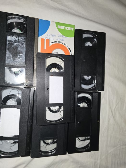 Set de 10 casete video, VHS, cu filme pentru adulți, 100 de lei