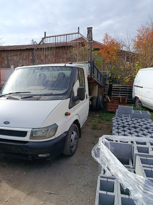 Форд Транзит цял на части