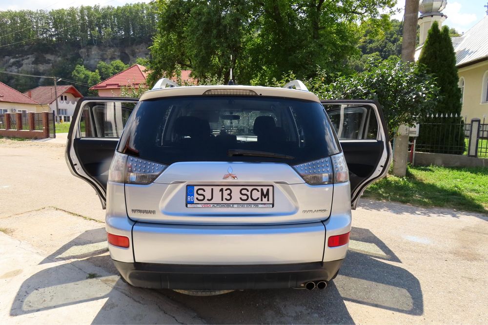 Mitsubishi Outlander 2