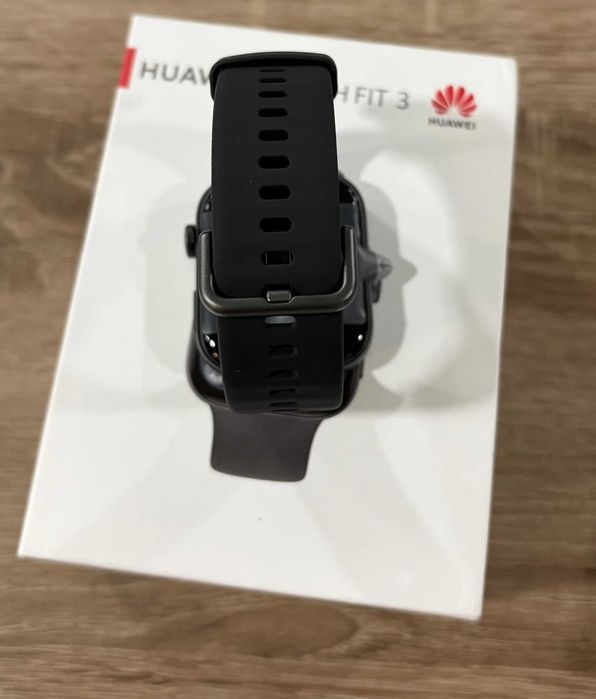 Смарт часовник HUAWEI WATCH FIT 3