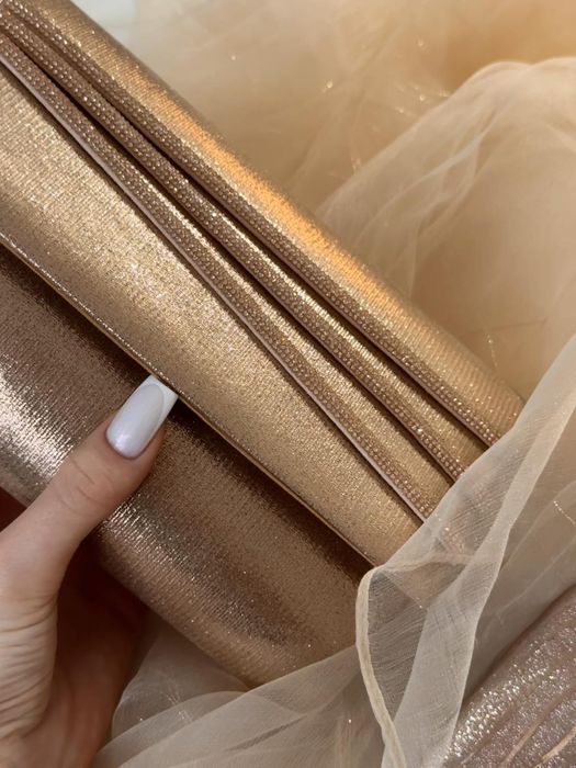 Официална малка чанта в цвят розово злато .