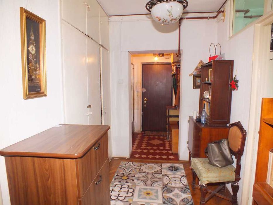 Piata Romana Povernei 2 camere 75 mp