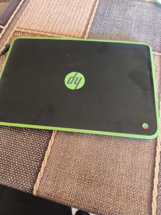 Продават се  два лаптопа hp crome Os +  Към тях Палмър банк 30000