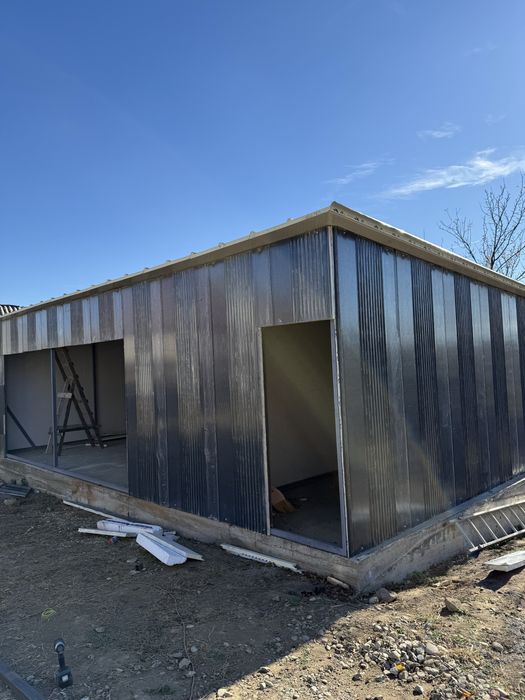 Vindem garaje metalice