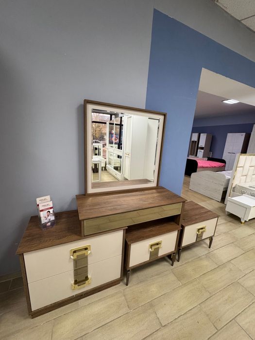 Продам спальный гарнитур.