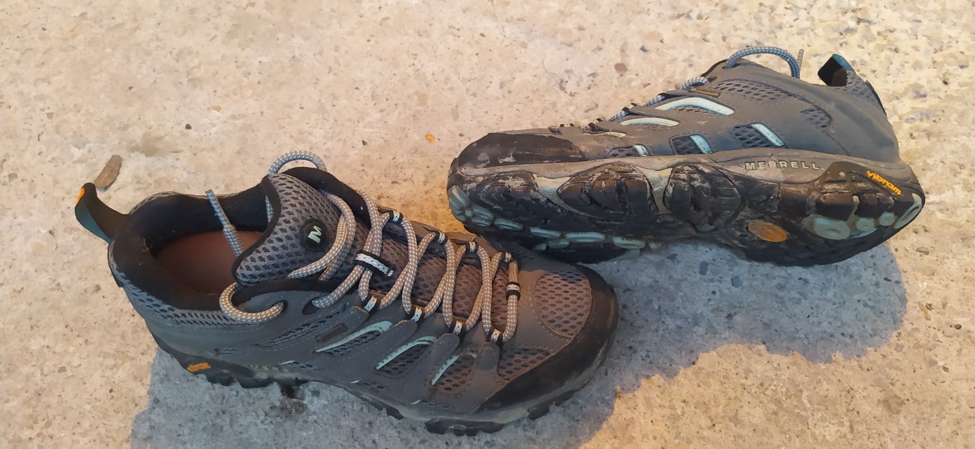 MERRELL 37 performance footwear
