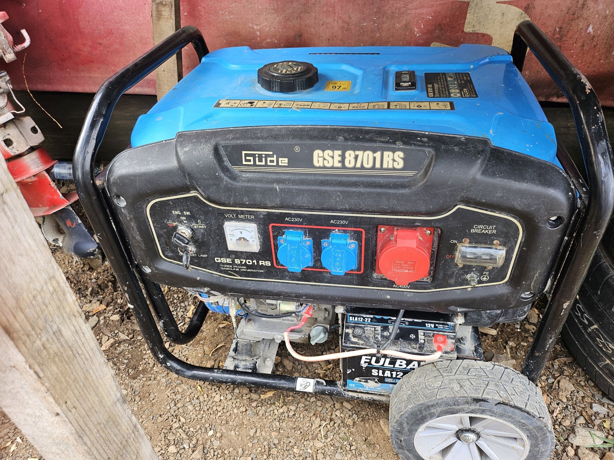 Închiriez generator curent trifazic de 7,5 kw