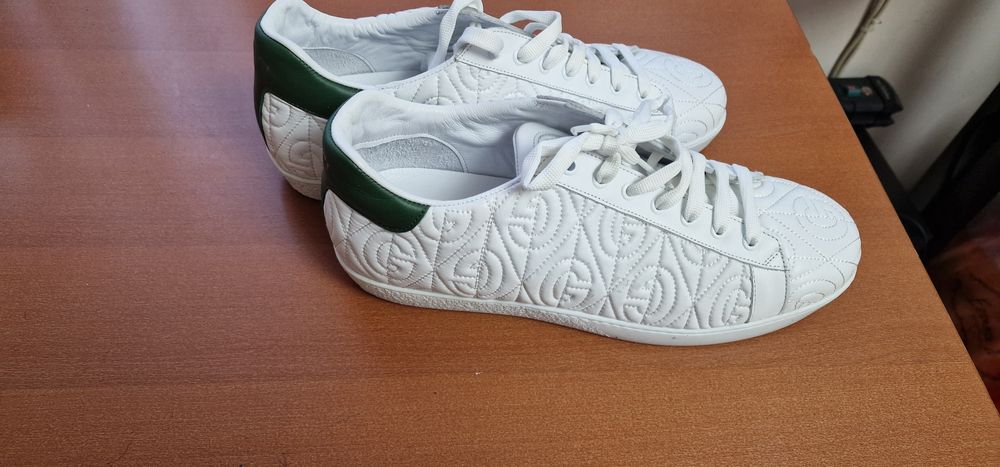 Vand pantofi sport numarul 48