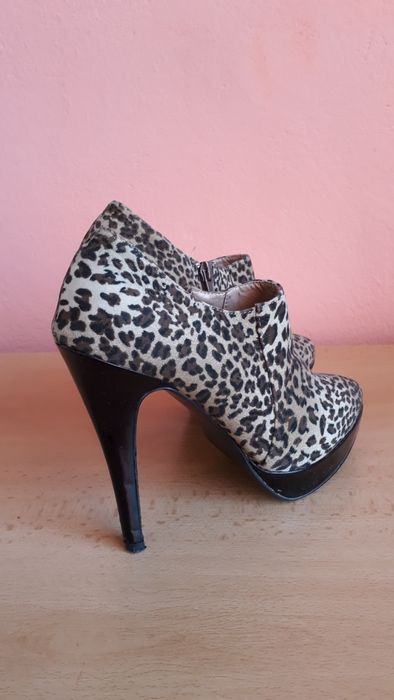 Дамски обувки номер 37