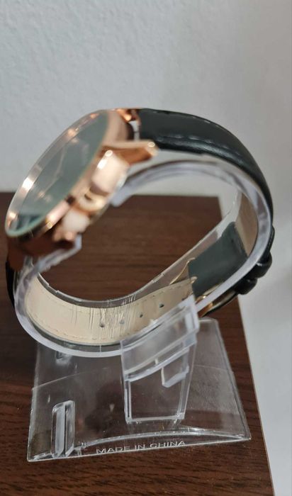 Дамски часовник.