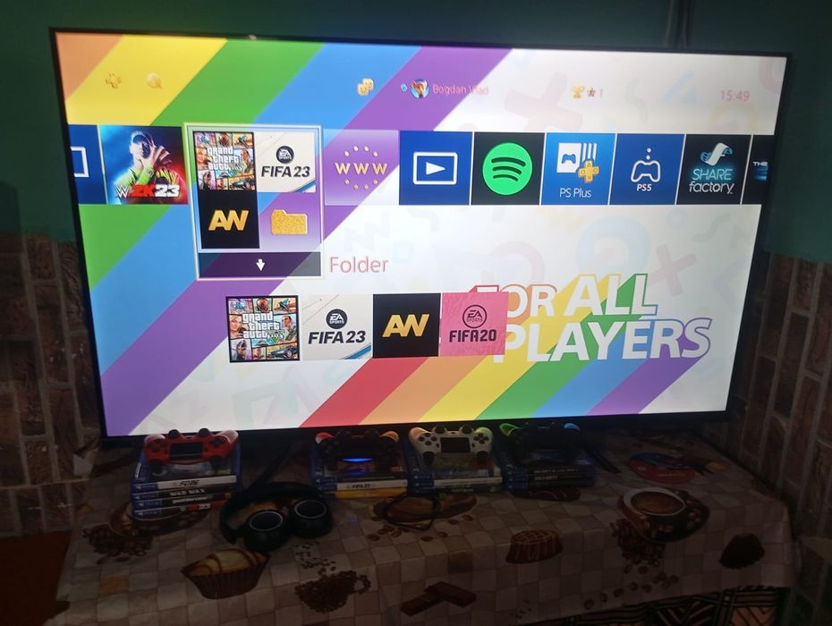 Vând PS4  slim 1 TB