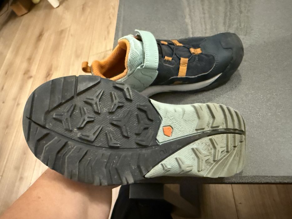 Adidasi/ghete Decathlon Quechua marimea 33