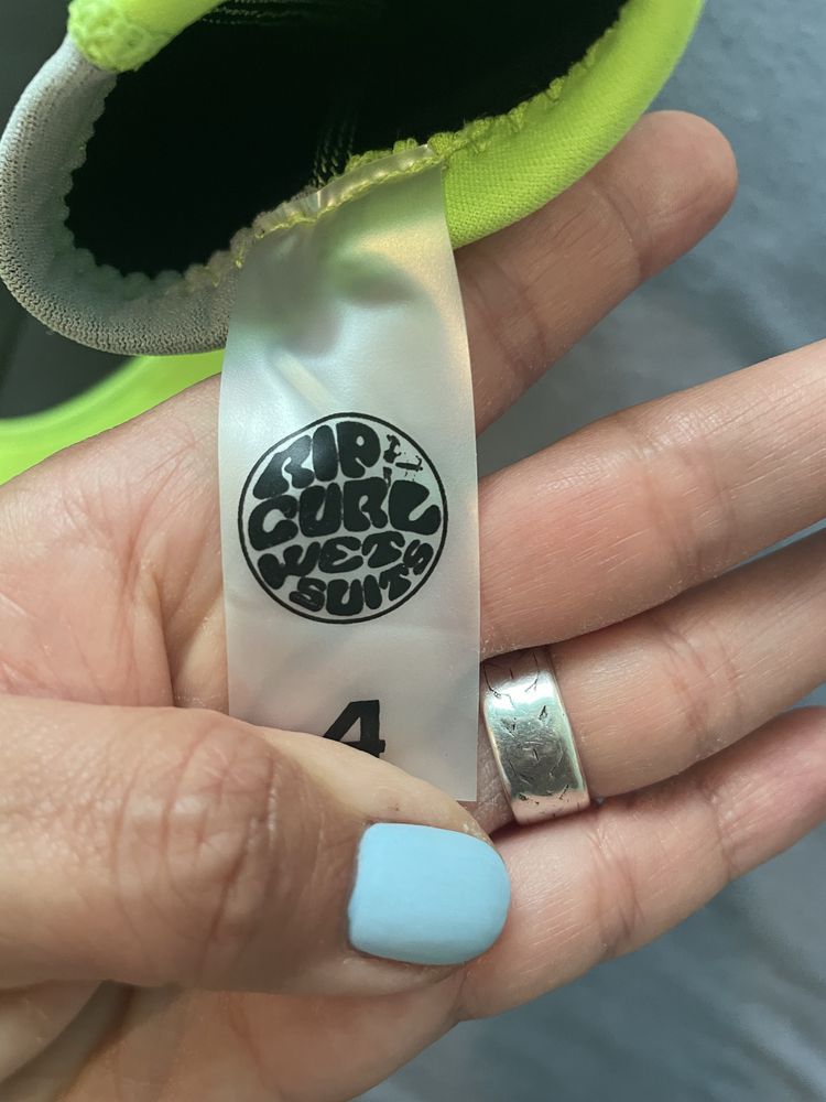 Rip curl, като нов, размер 4, детски, неопрен, неопренов костюм,