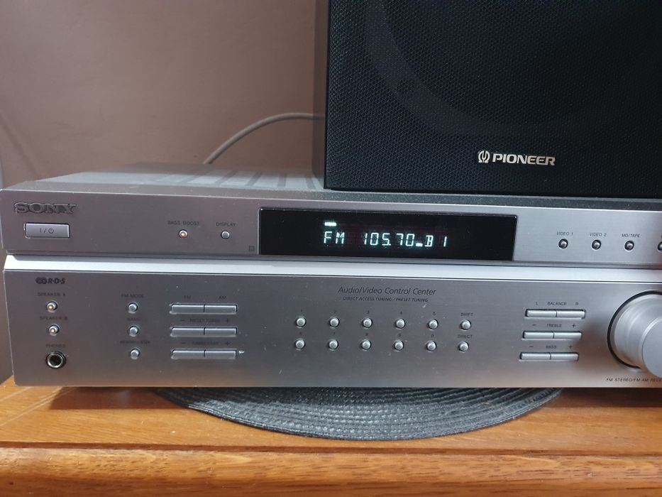 Amplituner Sony 210w plus 2 boxe Sony