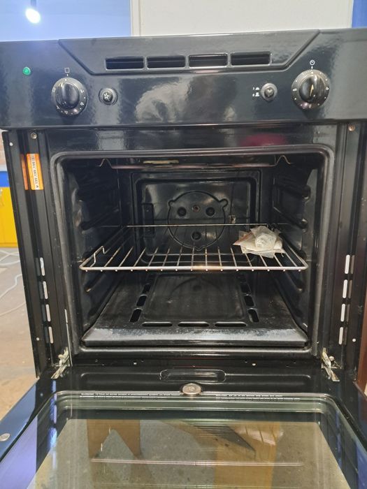 Cuptor Ariston electric și gaz