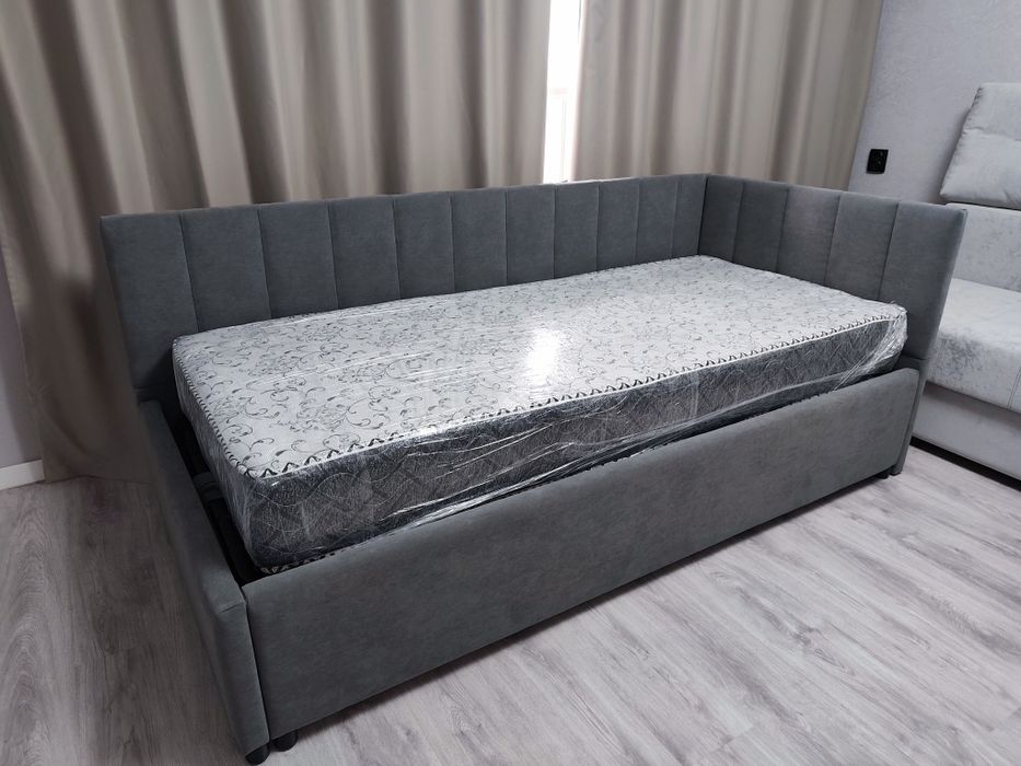 Продам кровать 90*200см с матрасом