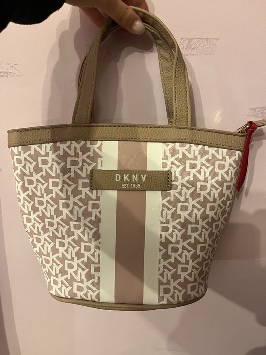 кожена чанта DKNY чисто нова