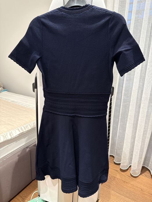 Тъмно синя плетена къса рокля Sandro