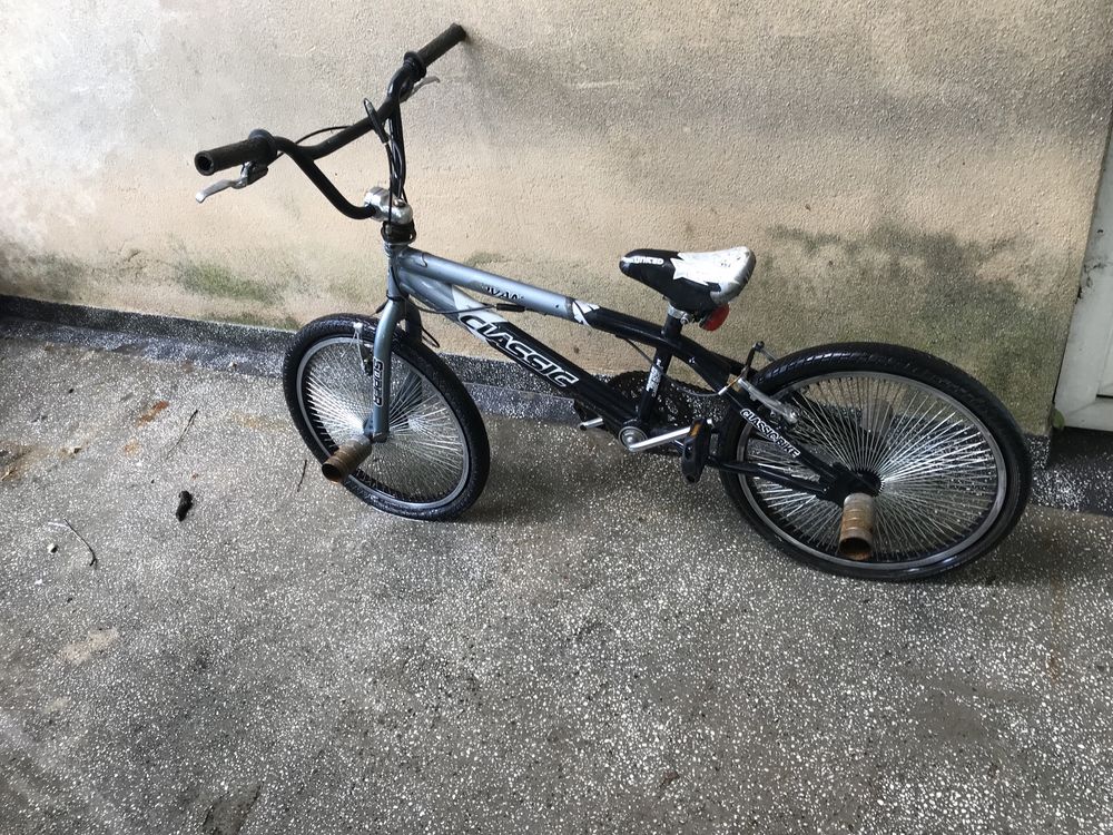 Vând bicicleta bmx