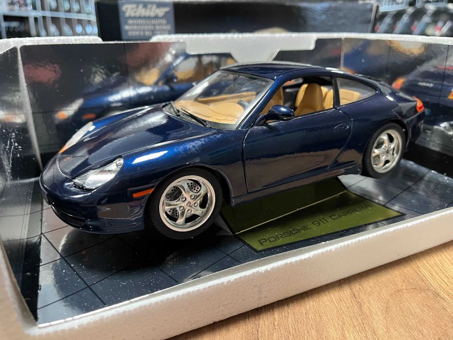 Нова метална колекционерска количка модел PORSCHE 996 1998г. 1:18
