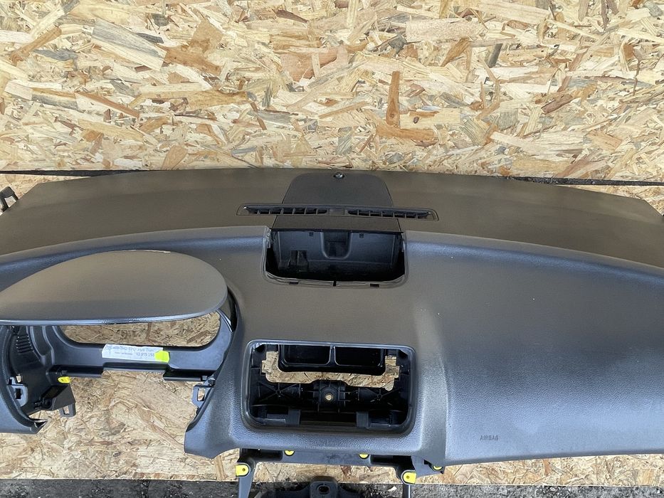 Арматурно табло с airbag за Опел Мерива B 2014 год.