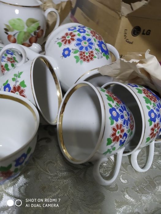 Янги сервис  сотилади .Коробкада 2-хил набор бор.