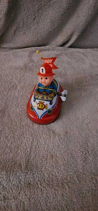 masinuta din tabla cu cheita fire chief