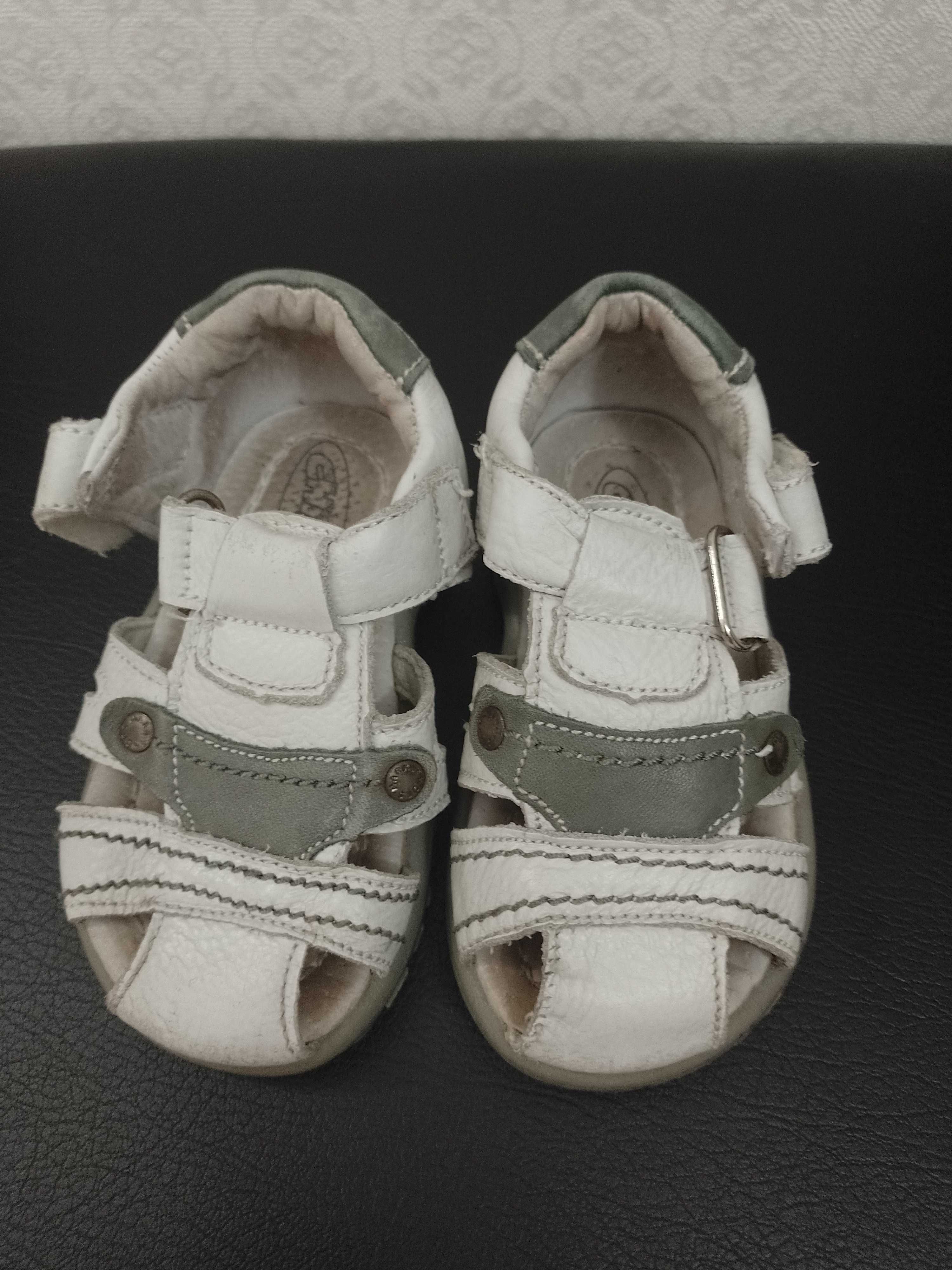 Бебешки сандали, кроксове и обувчици за ясла