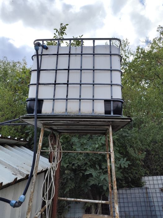 Cub apa 1000litri, masa berarie cu banci